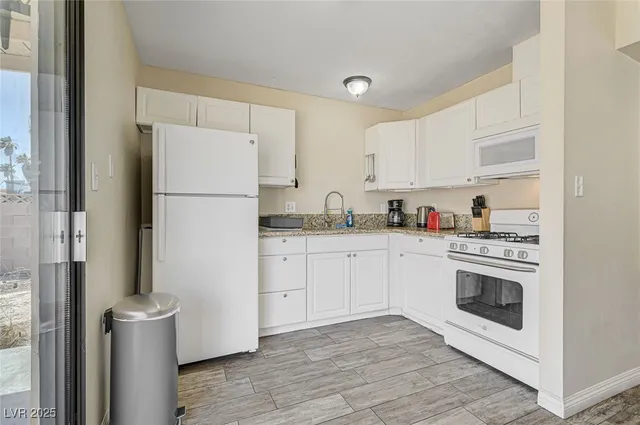 $1,600 | 4016 Calle Paula, Las Vegas, NV 89103