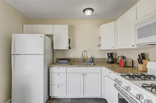 $1,600 | 4016 Calle Paula, Las Vegas, NV 89103