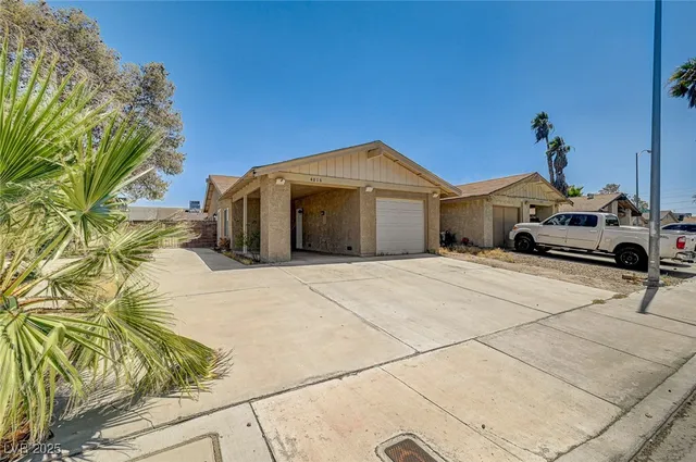 $1,600 | 4016 Calle Paula, Las Vegas, NV 89103