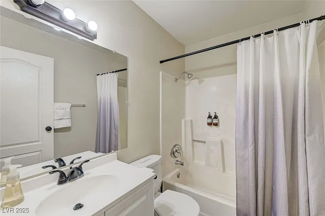 $1,600 | 4016 Calle Paula, Las Vegas, NV 89103