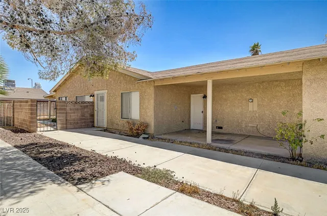 $1,600 | 4016 Calle Paula, Las Vegas, NV 89103