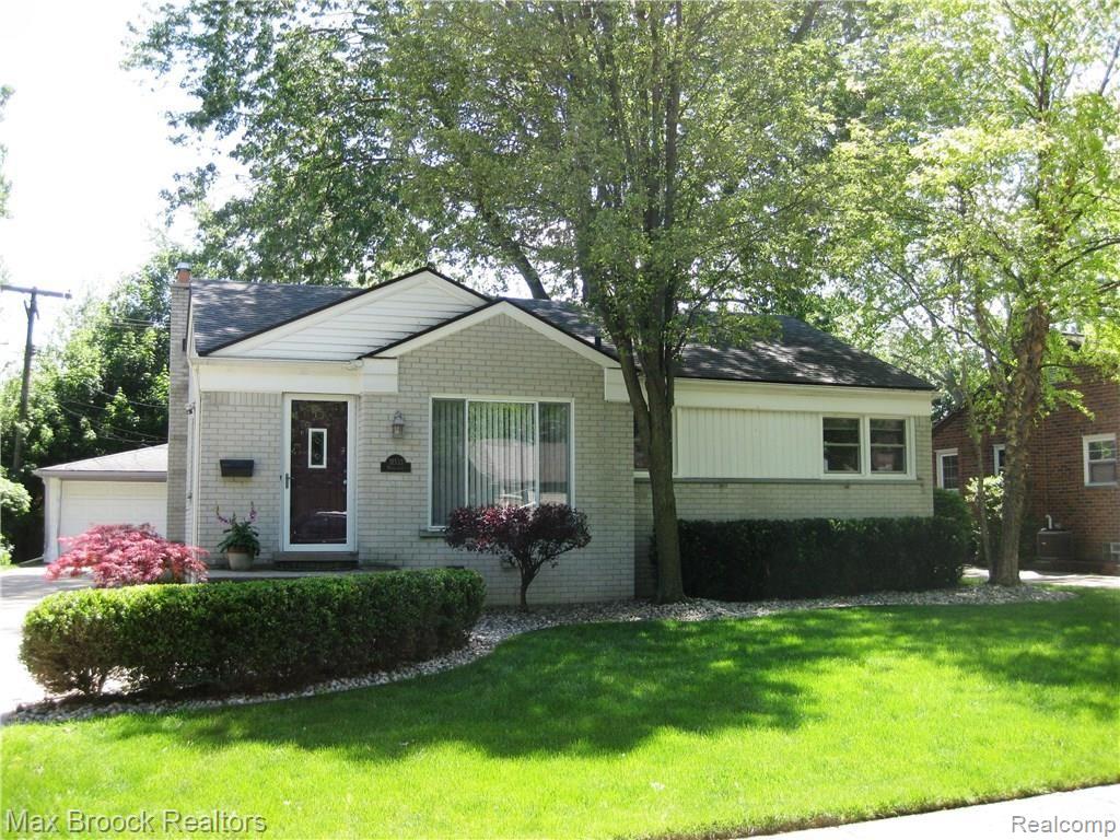 31533 Marblehead Road Farmington, MI 48336 - Photo 2 of 38 Nicely Landscaped Brick Ranch!