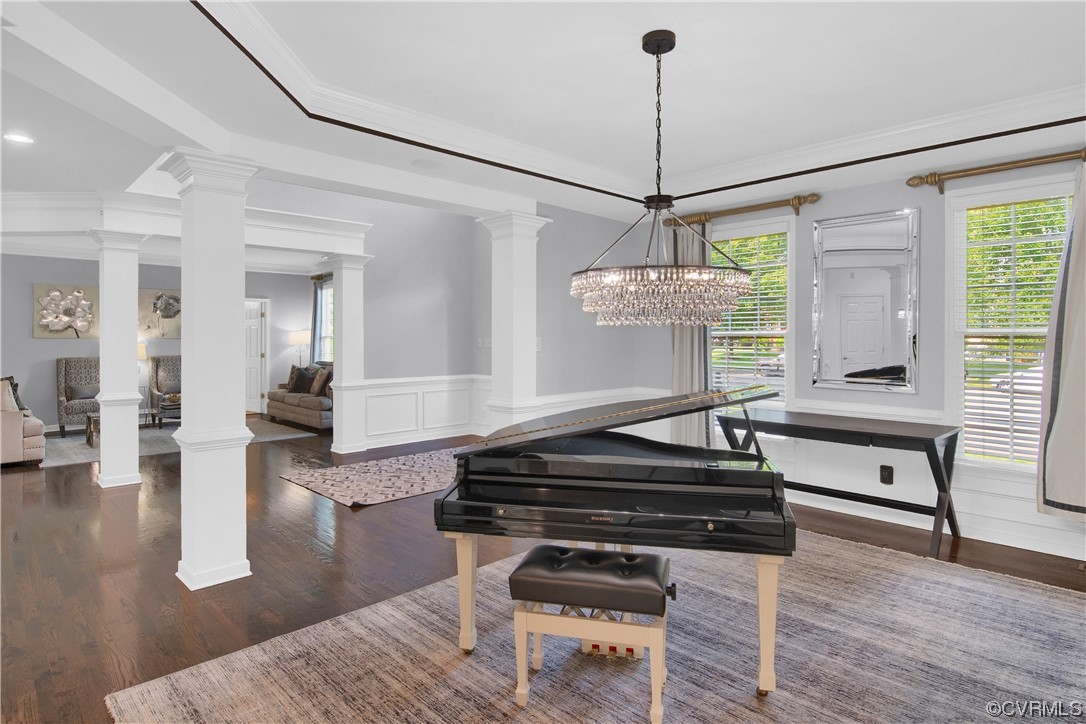 6418 Rivershook Terrace Moseley, VA 23120 - Photo 14 of 44 a livingroom with furniture wooden floor and a rug