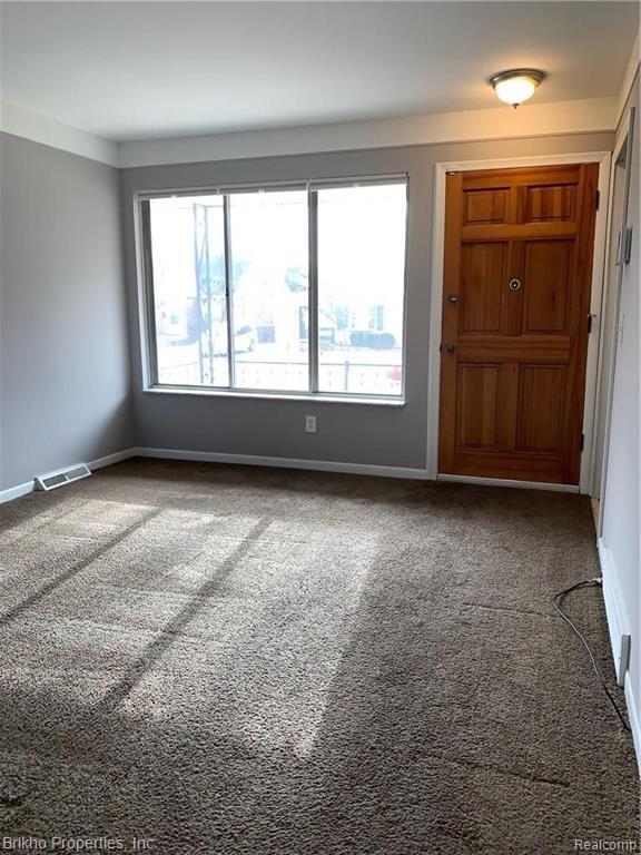 8407 Harding Center Line, MI 48015 - Photo 3 of 13
