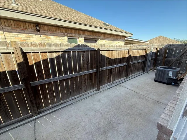 $1,000 | 406 Peabody Avenue, Unit 3, Edinburg, TX 78539