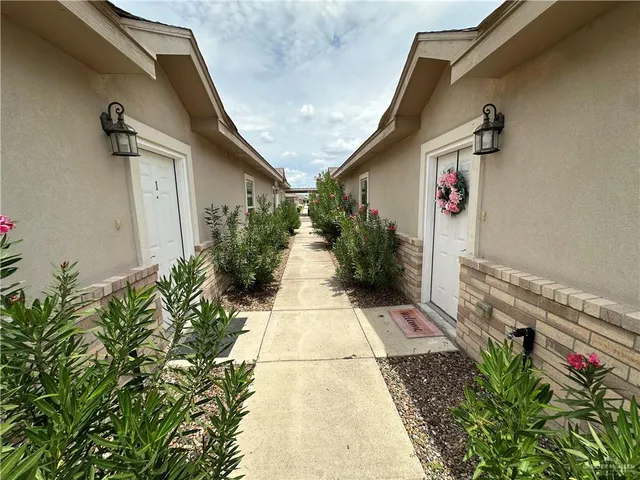 $1,000 | 406 Peabody Avenue, Unit 3, Edinburg, TX 78539