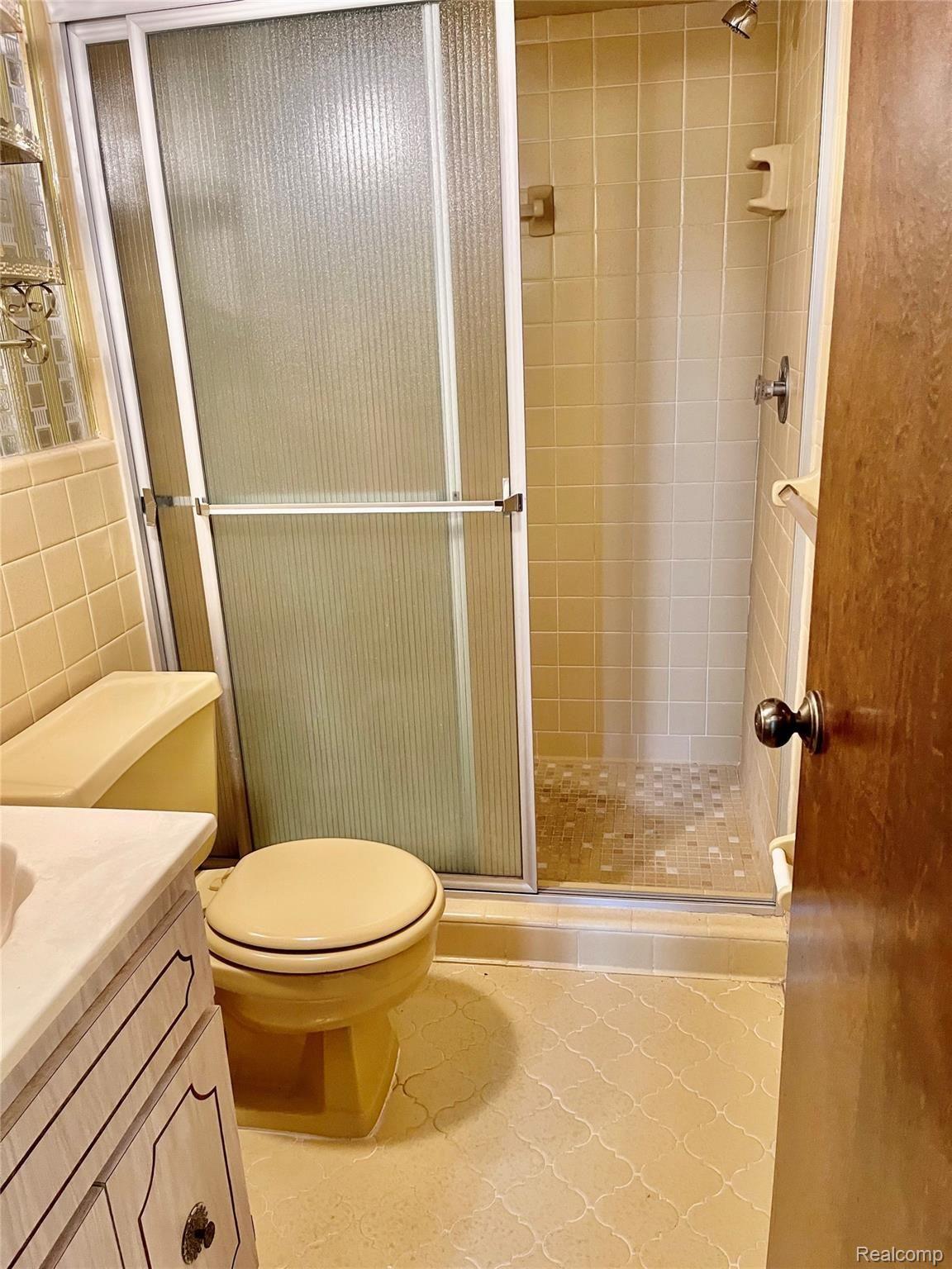 37481 Ryan Road Sterling Heights, MI 48310 - Photo 28 of 47 bath w shower stall.jpg