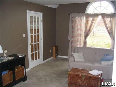 3805 Best Station Road Slatington, PA 18080 - Photo 5 of 11 Living room