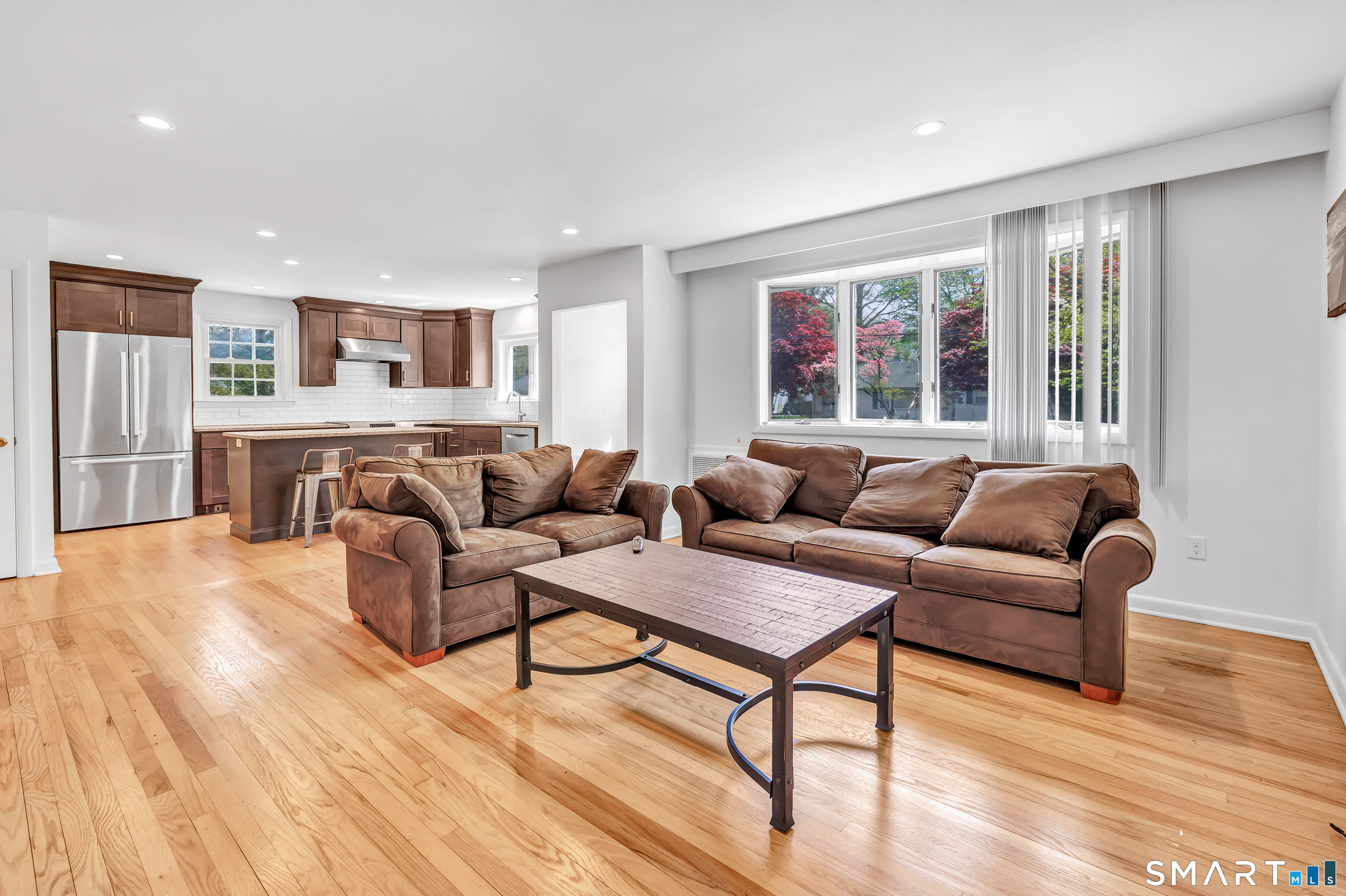 46 Waller Road Bridgeport, CT 06606 - Photo 6 of 33