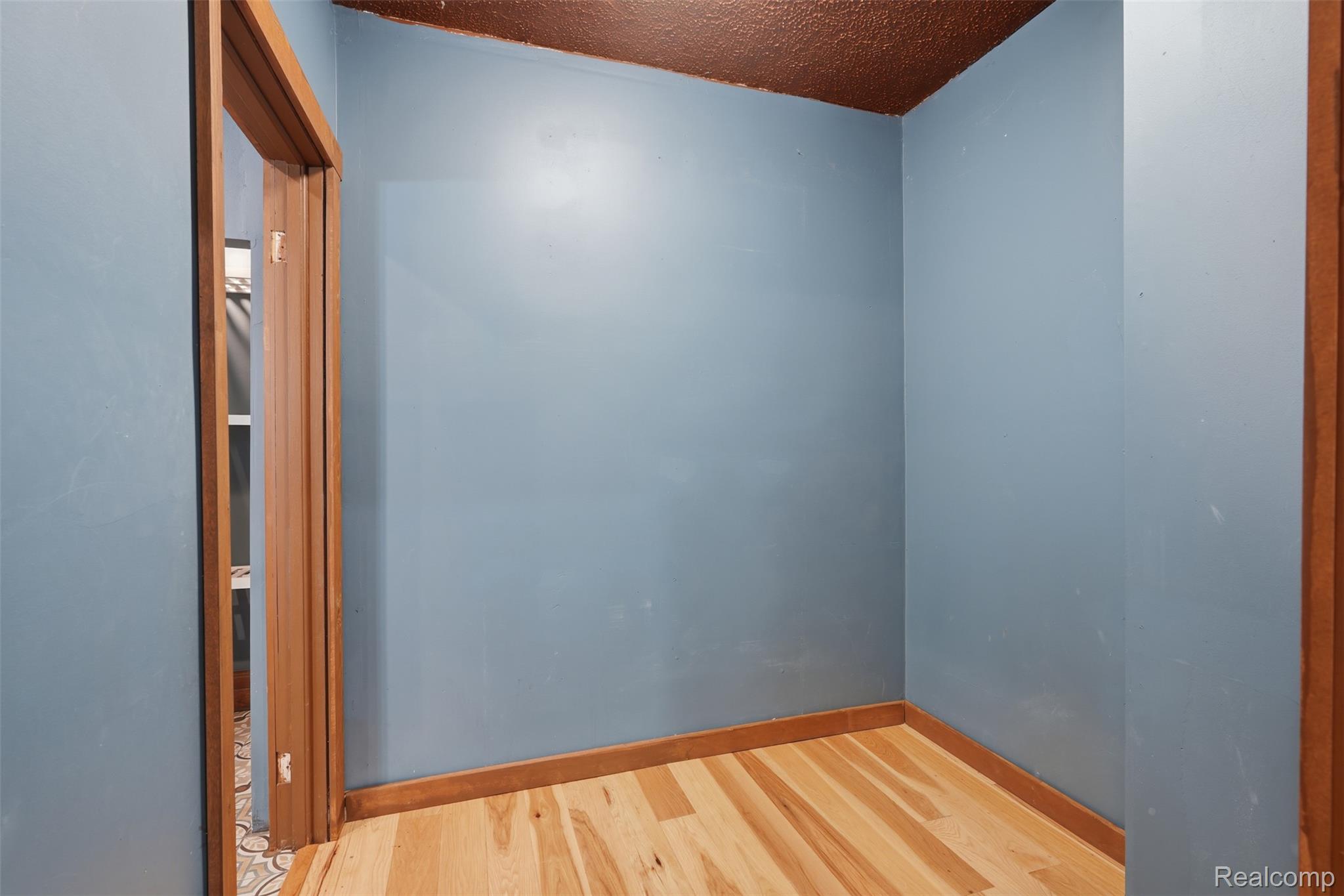 8880 Cedar Lake Road Pinckney, MI 48169 - Photo 11 of 75 11_8880 cedar lake rd-11.jpg