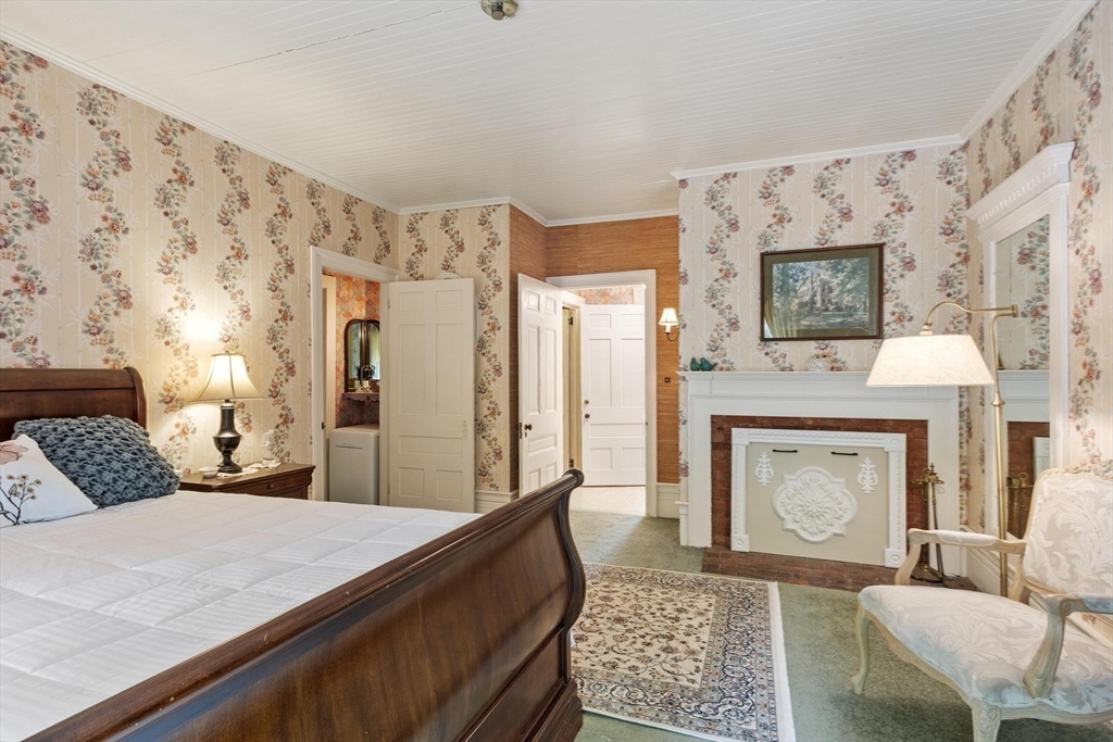 19 North Main Street Petersham, MA 01366 - Photo 27 of 38