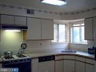 28 Geraldine Road East Windsor, NJ 08520 - Photo 3 of 5