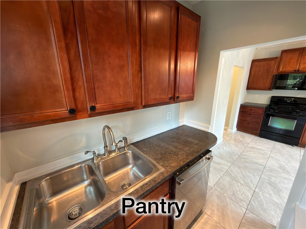 38 Rebekah Street Woonsocket, RI 02895 - Photo 7 of 25