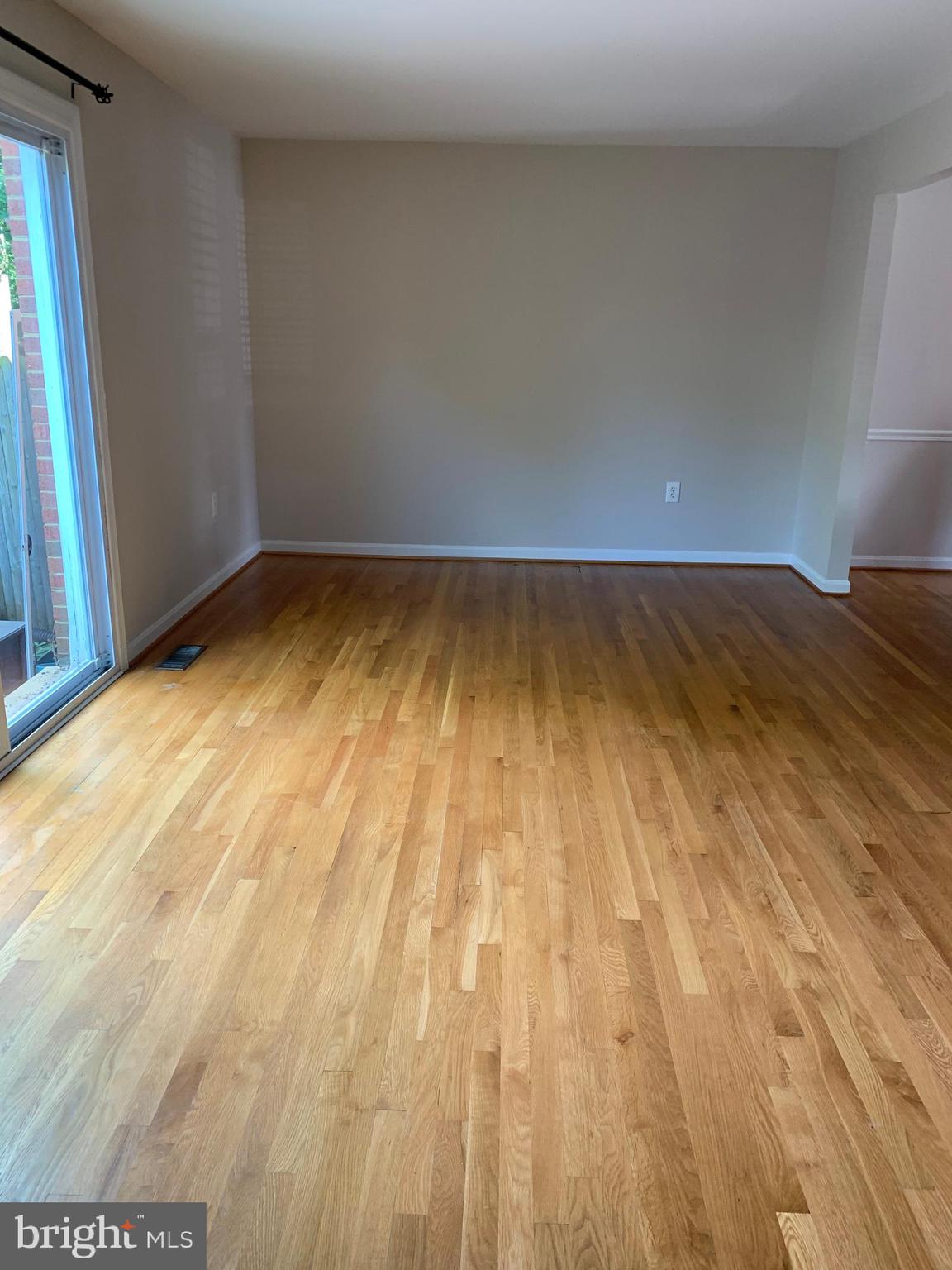 7069 Leestone Street Springfield, VA 22151 - Photo 15 of 40 Living room