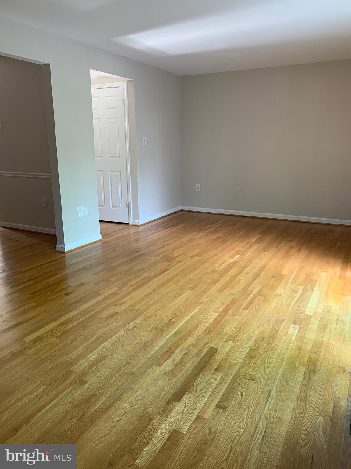 7069 Leestone Street Springfield, VA 22151 - Photo 16 of 40 Living room