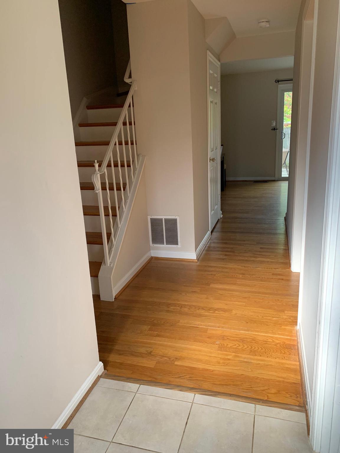 7069 Leestone Street Springfield, VA 22151 - Photo 4 of 40 Foyer