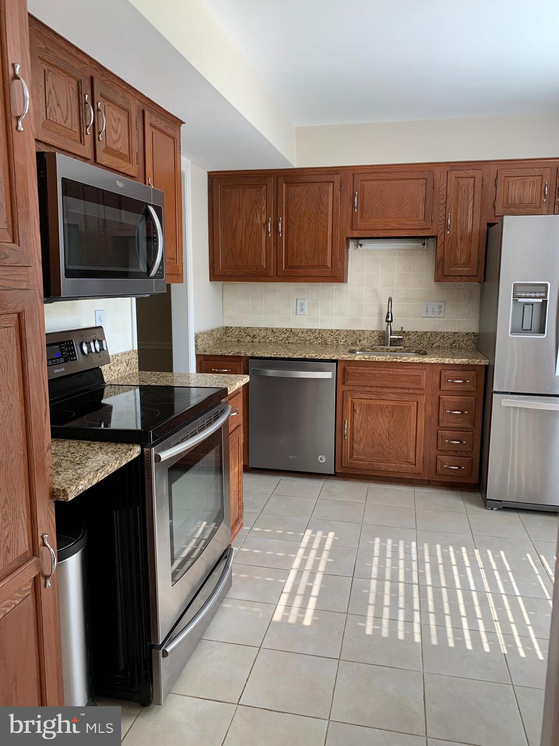 7069 Leestone Street Springfield, VA 22151 - Photo 5 of 40 Kitchen