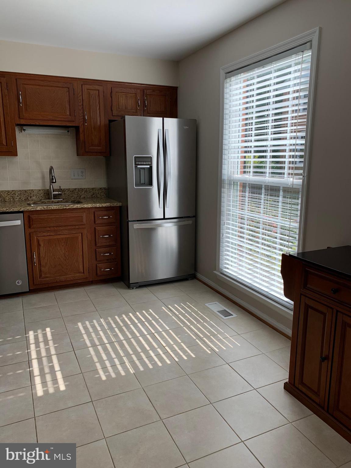 7069 Leestone Street Springfield, VA 22151 - Photo 6 of 40 Kitchen