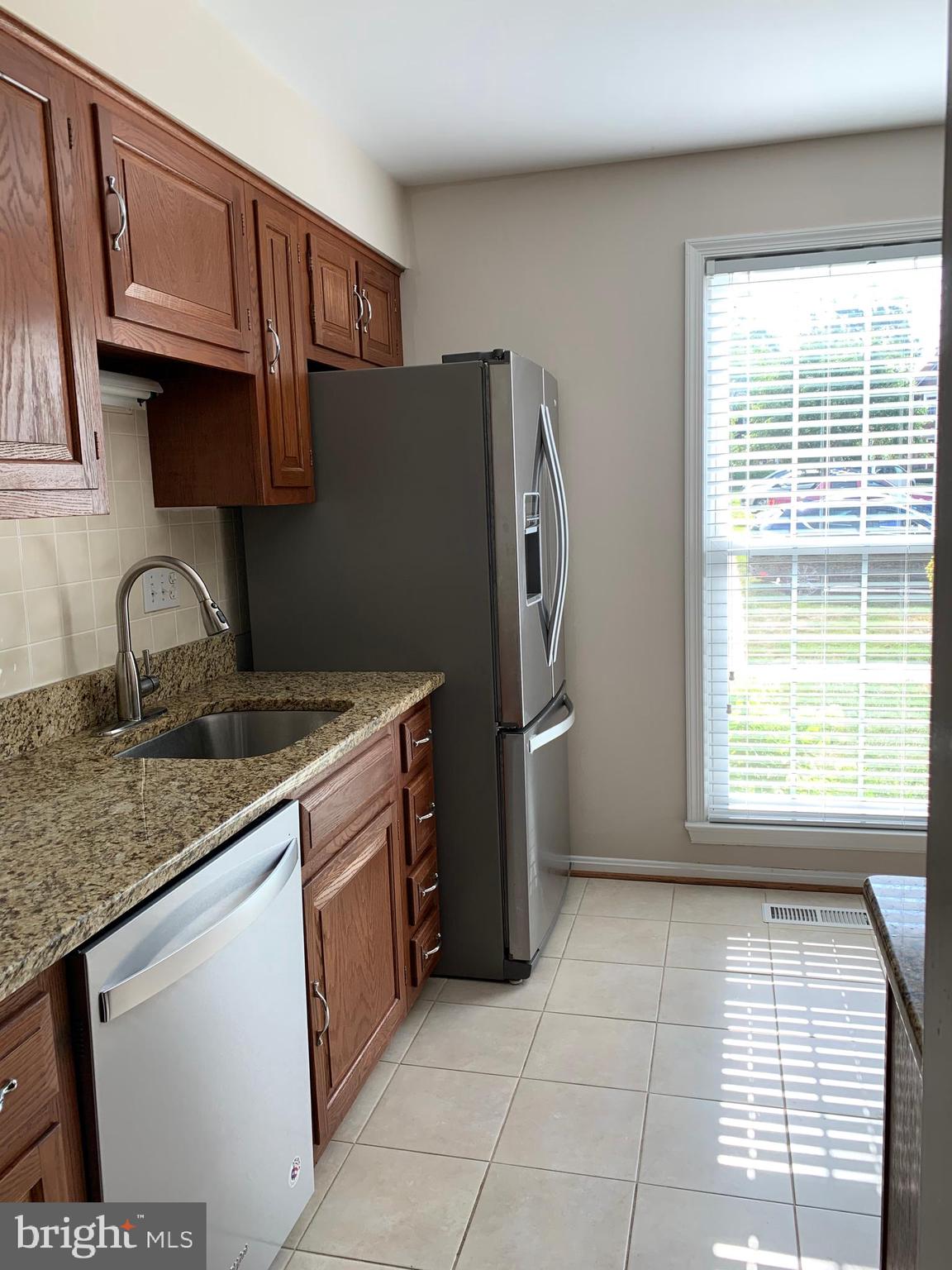 7069 Leestone Street Springfield, VA 22151 - Photo 7 of 40 Kitchen