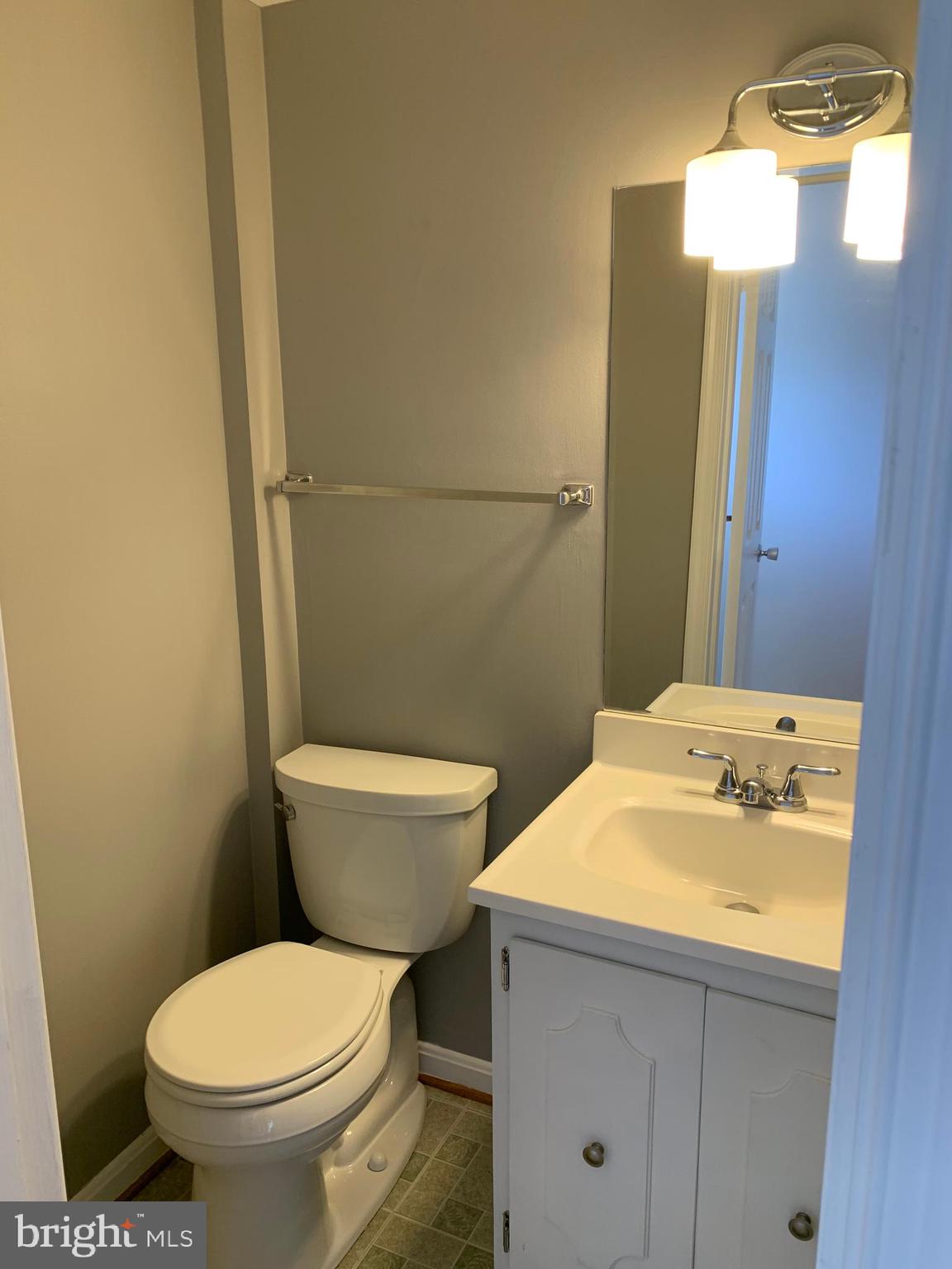 7069 Leestone Street Springfield, VA 22151 - Photo 9 of 40 Main level half bathroom
