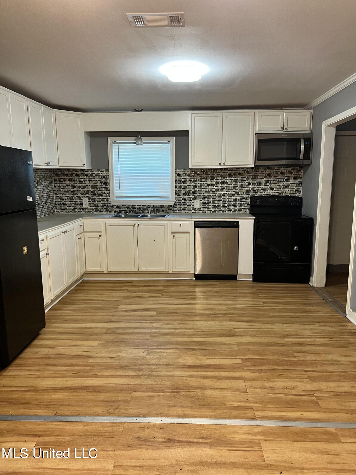 761 Cedarhurst Road Jackson, MS 39206 - Photo 5 of 22 IMG_0456