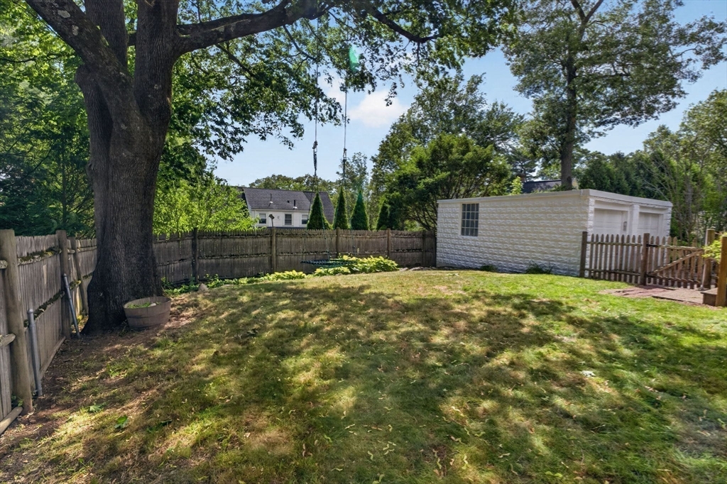 20 Hill Top Road Wellesley, MA 02482 - Photo 19 of 23