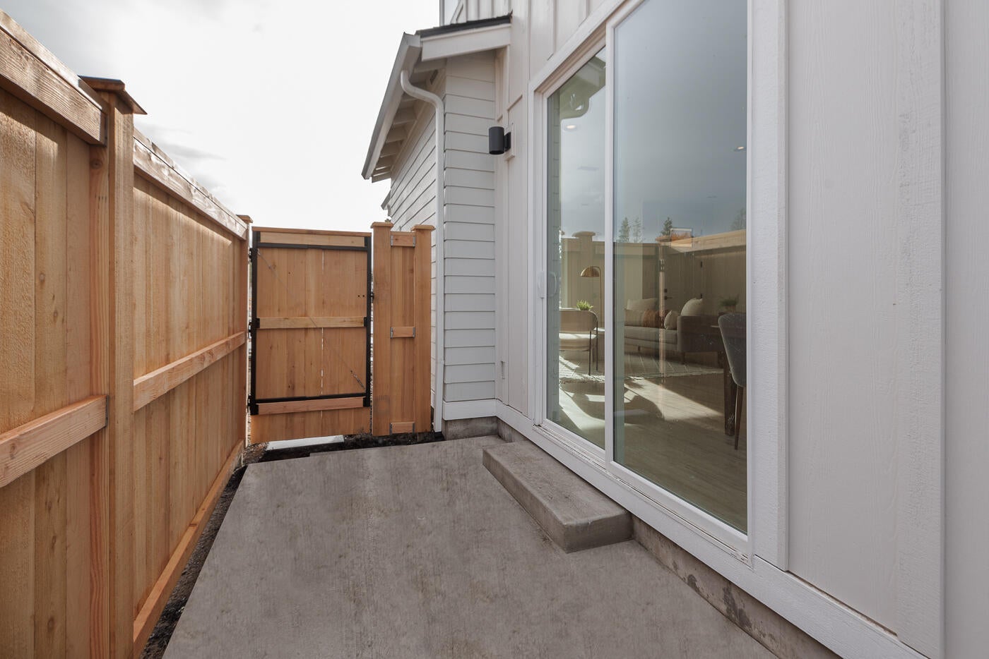 20506 Murphy Road, Unit LOT 42 Bend, OR 97702 - Photo 30 of 33 Outdoor Access of Dining Area