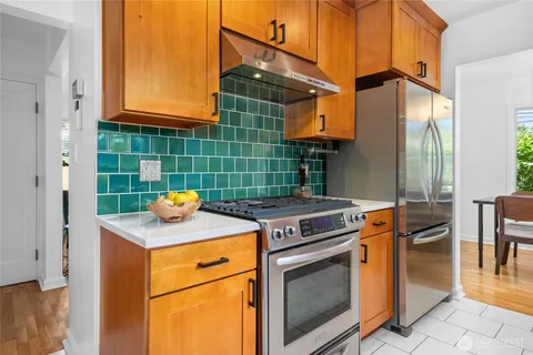 $999,950 | 8205 19th Avenue Northeast, Seattle, WA 98115