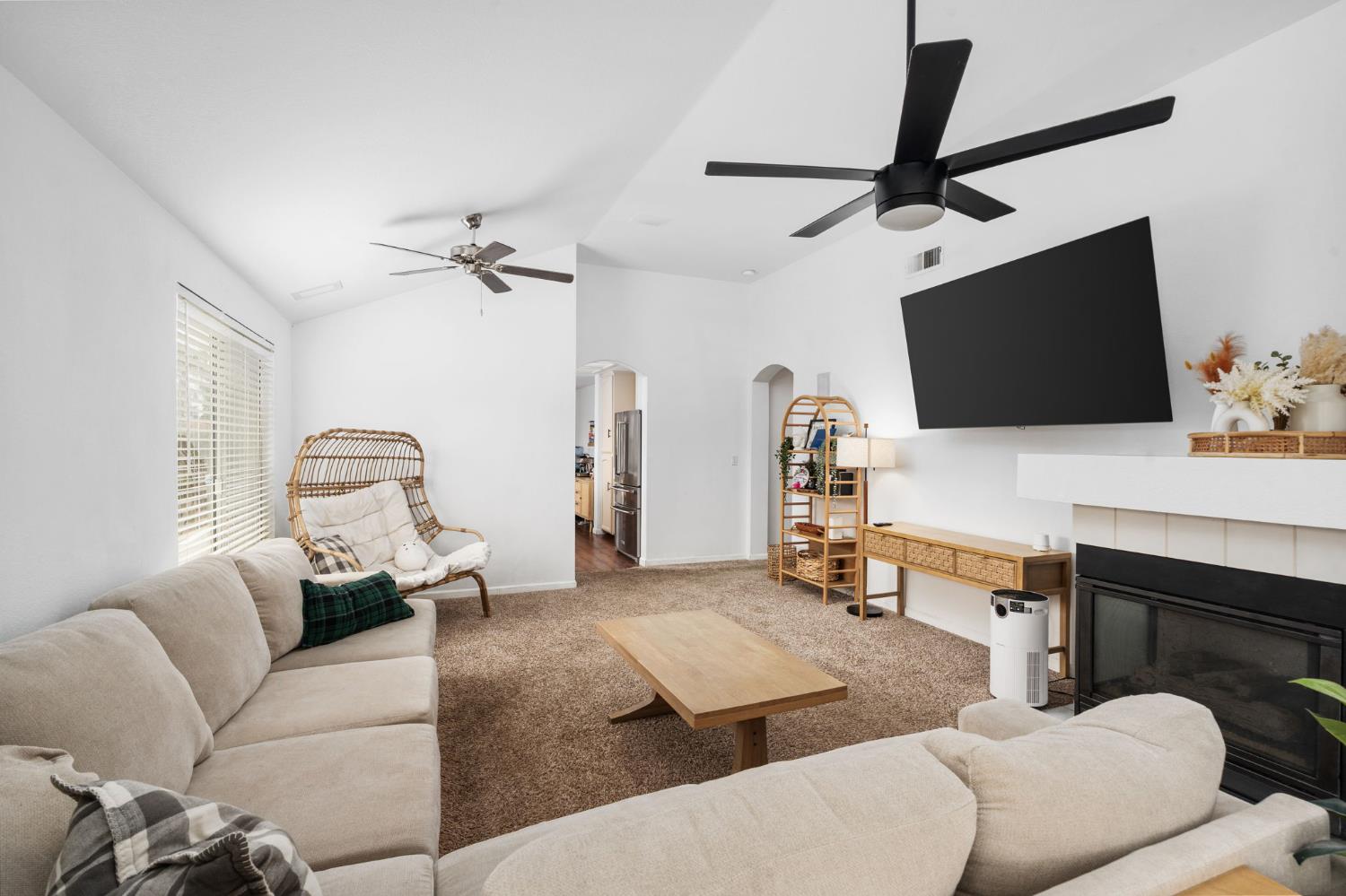 4623 West Berkeley Avenue Fresno, CA 93722 - Photo 4 of 35