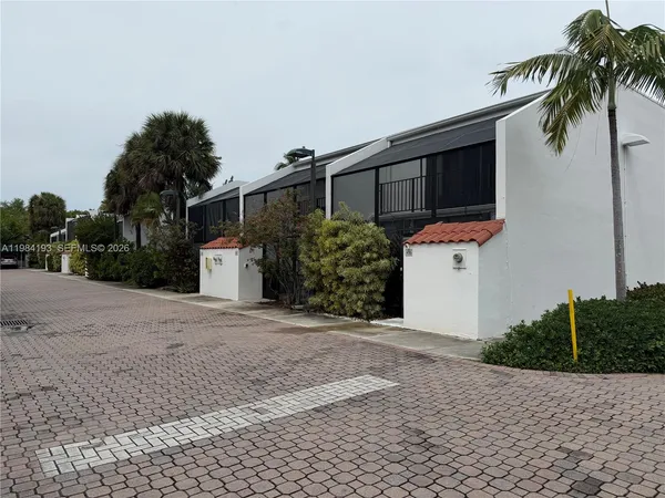 $6,000 | 350 Grapetree Drive, Unit 410, Key Biscayne, FL 33149