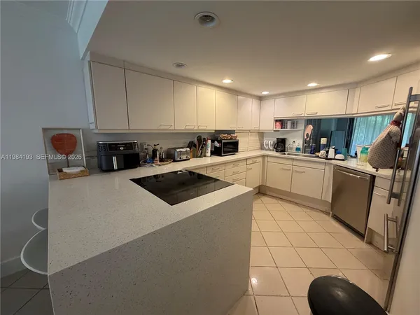 $6,000 | 350 Grapetree Drive, Unit 410, Key Biscayne, FL 33149