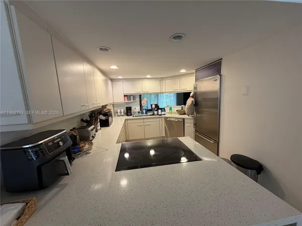$6,000 | 350 Grapetree Drive, Unit 410, Key Biscayne, FL 33149