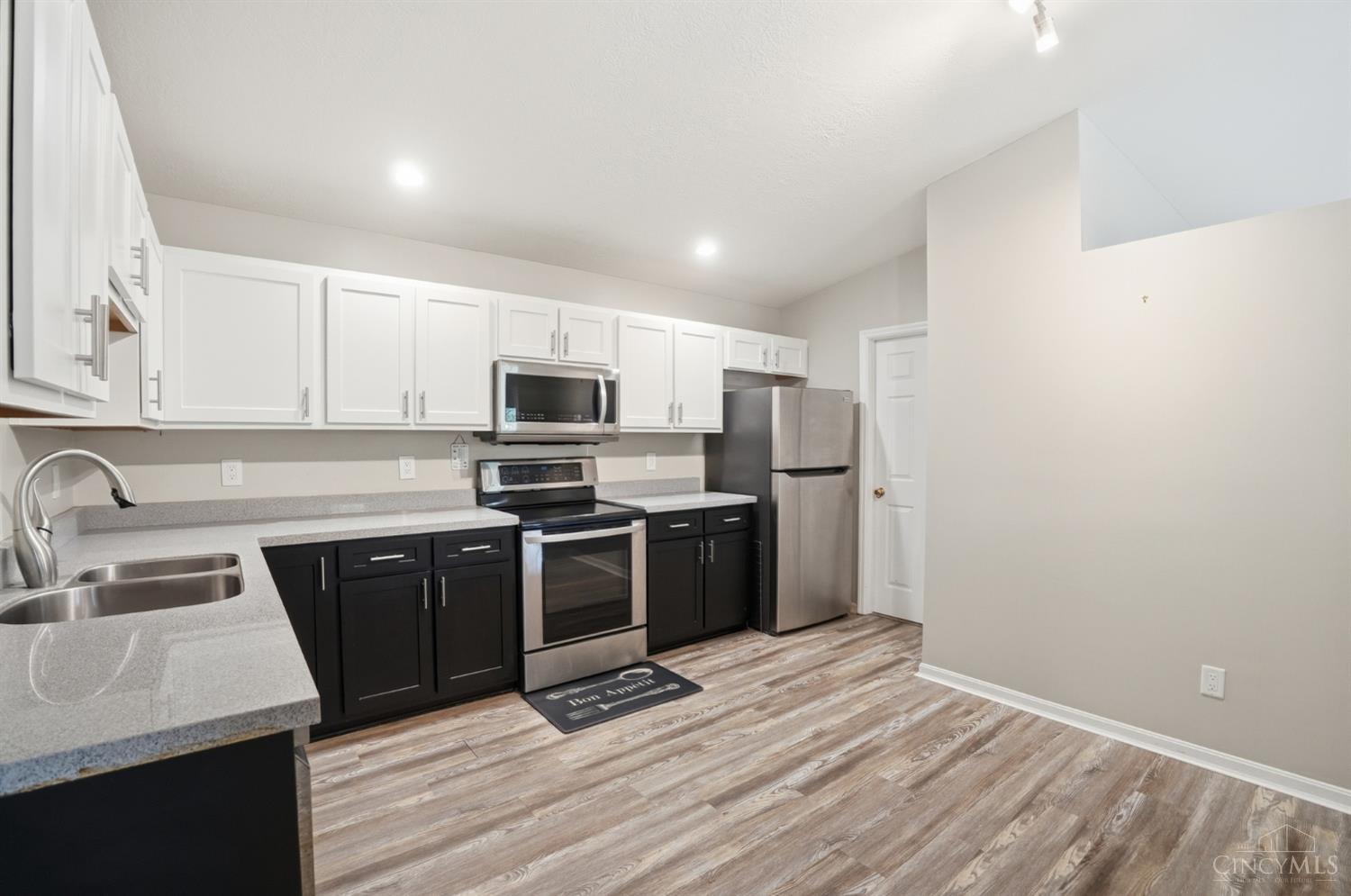 3675 West Galbraith Road, Unit 16 Cincinnati, OH 45247 - Photo 16 of 50