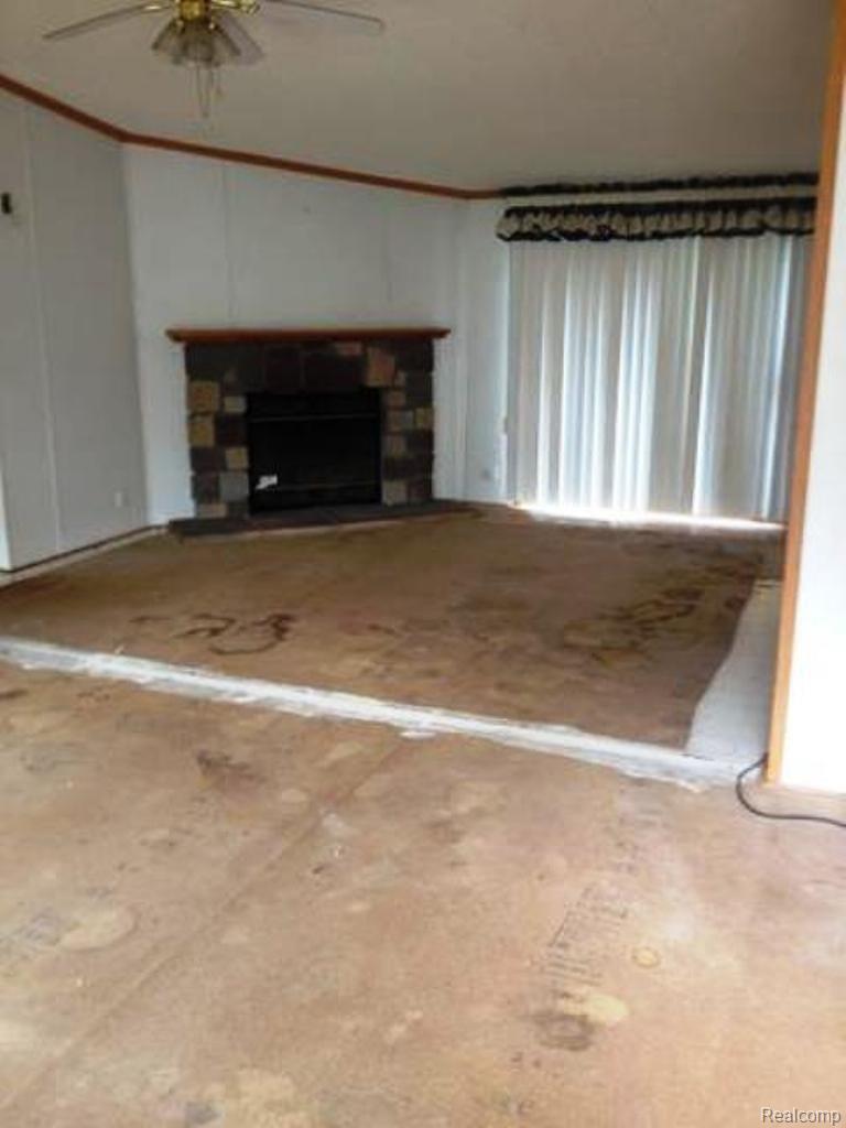 39 South Trumbull Road Bay City, MI 48708 - Photo 10 of 14 11.jpg