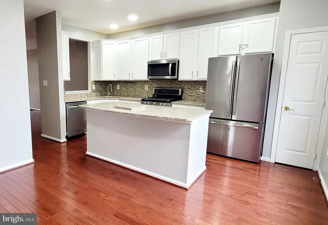 $3,200 | 6962 Banchory Court, Alexandria, VA 22315