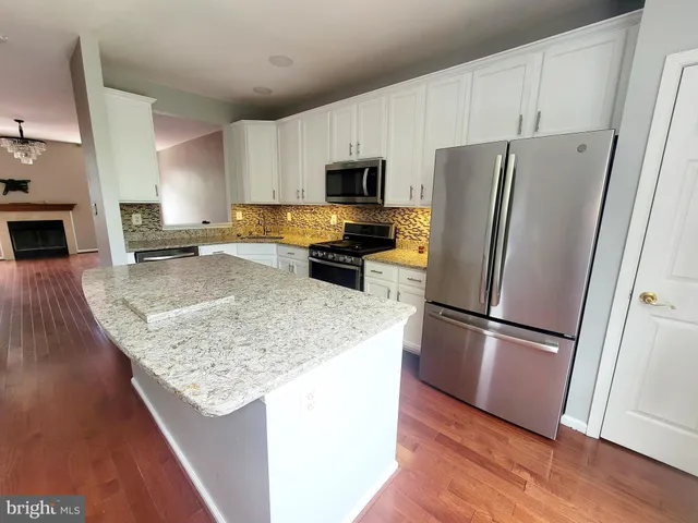 $3,200 | 6962 Banchory Court, Alexandria, VA 22315