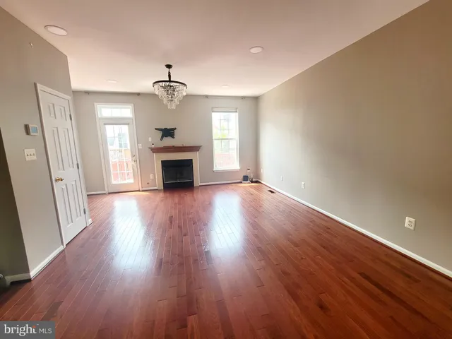 $3,275 | 6962 Banchory Court, Alexandria, VA 22315