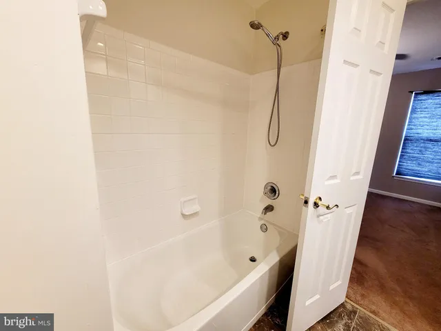 $3,275 | 6962 Banchory Court, Alexandria, VA 22315