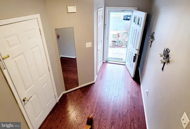 $3,200 | 6962 Banchory Court, Alexandria, VA 22315