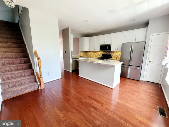 $3,275 | 6962 Banchory Court, Alexandria, VA 22315