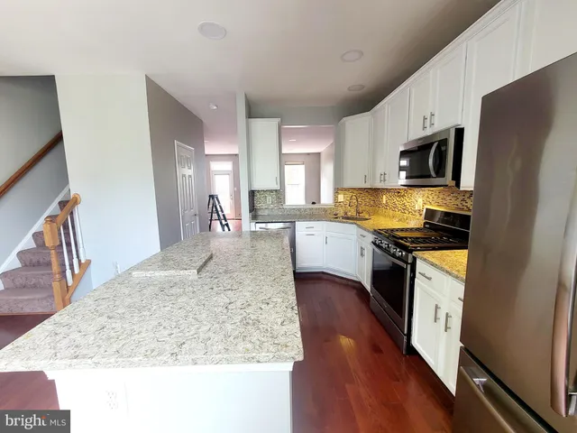 $3,275 | 6962 Banchory Court, Alexandria, VA 22315