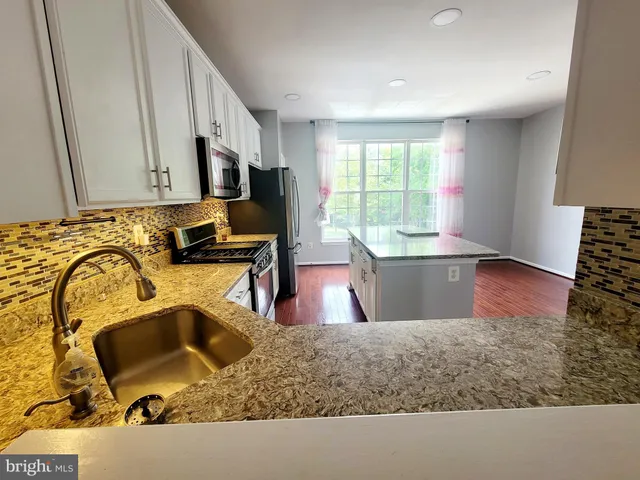 $3,275 | 6962 Banchory Court, Alexandria, VA 22315