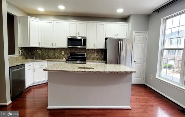 $3,200 | 6962 Banchory Court, Alexandria, VA 22315