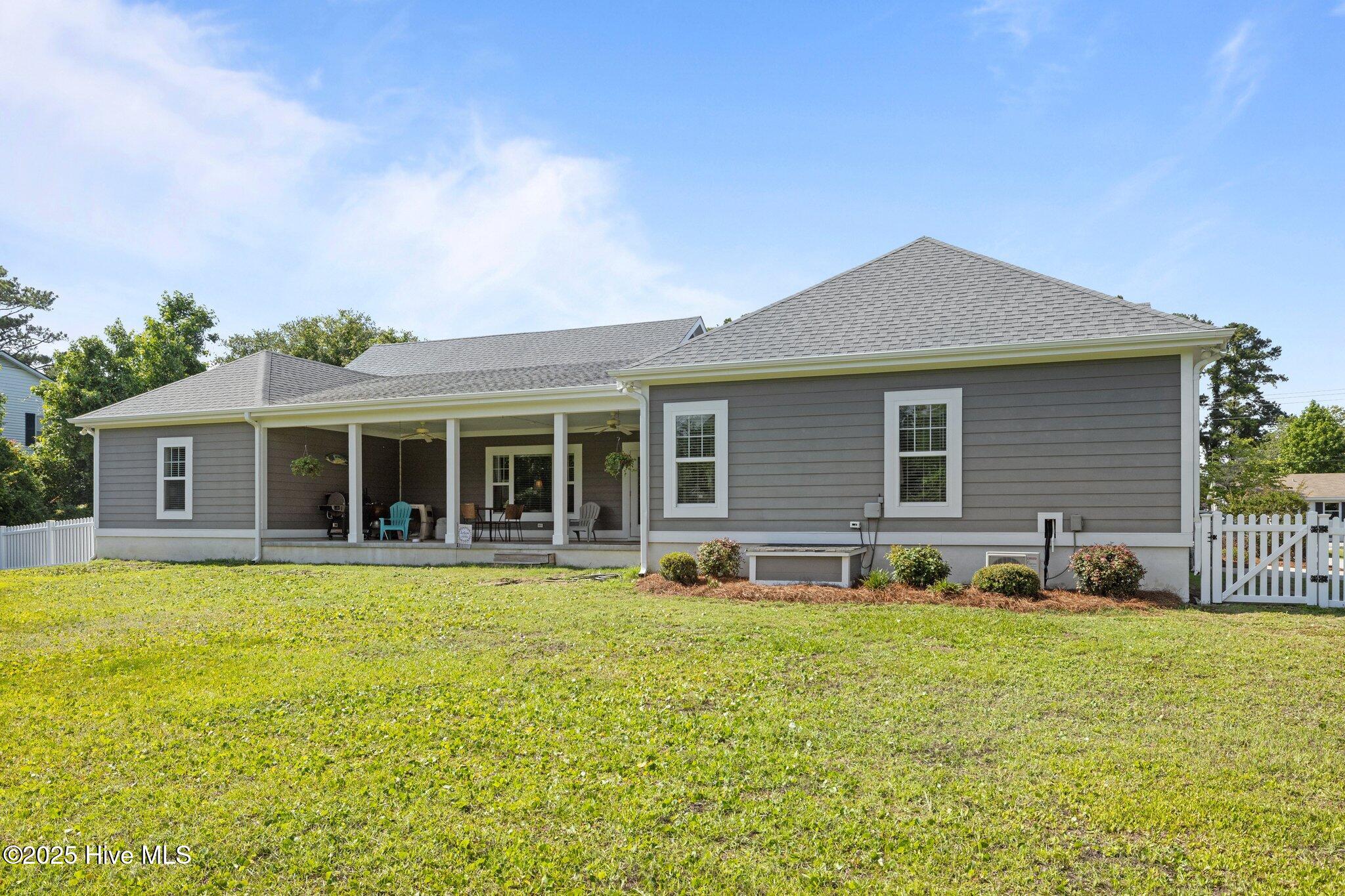 3607 Country Club Road Morehead City, NC 28557 - Photo 2 of 50 Back view