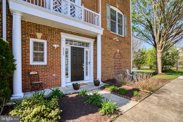 $720,000 | 2520 Walnut Leaf Lane, Herndon, VA 20171