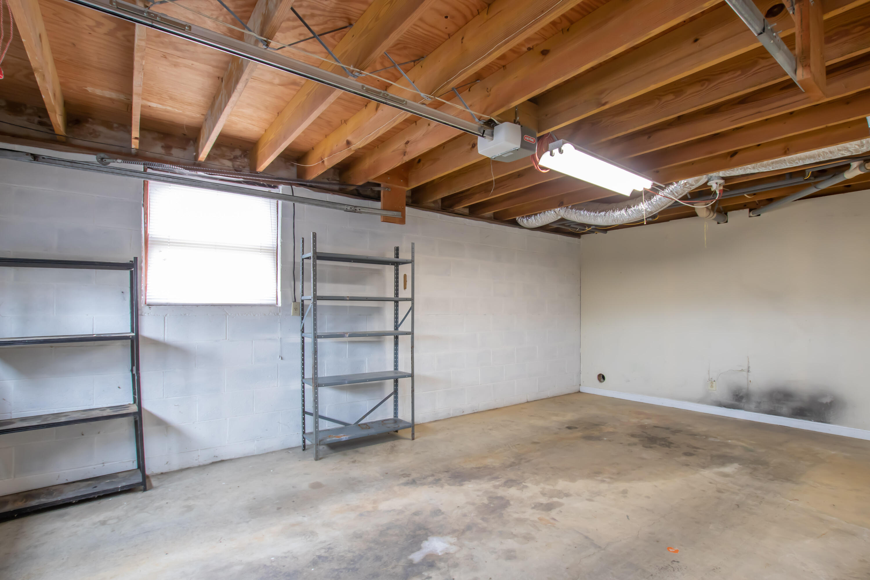 18481 Cleveland Road Abingdon, VA 24211 - Photo 31 of 32 Single Car Garage