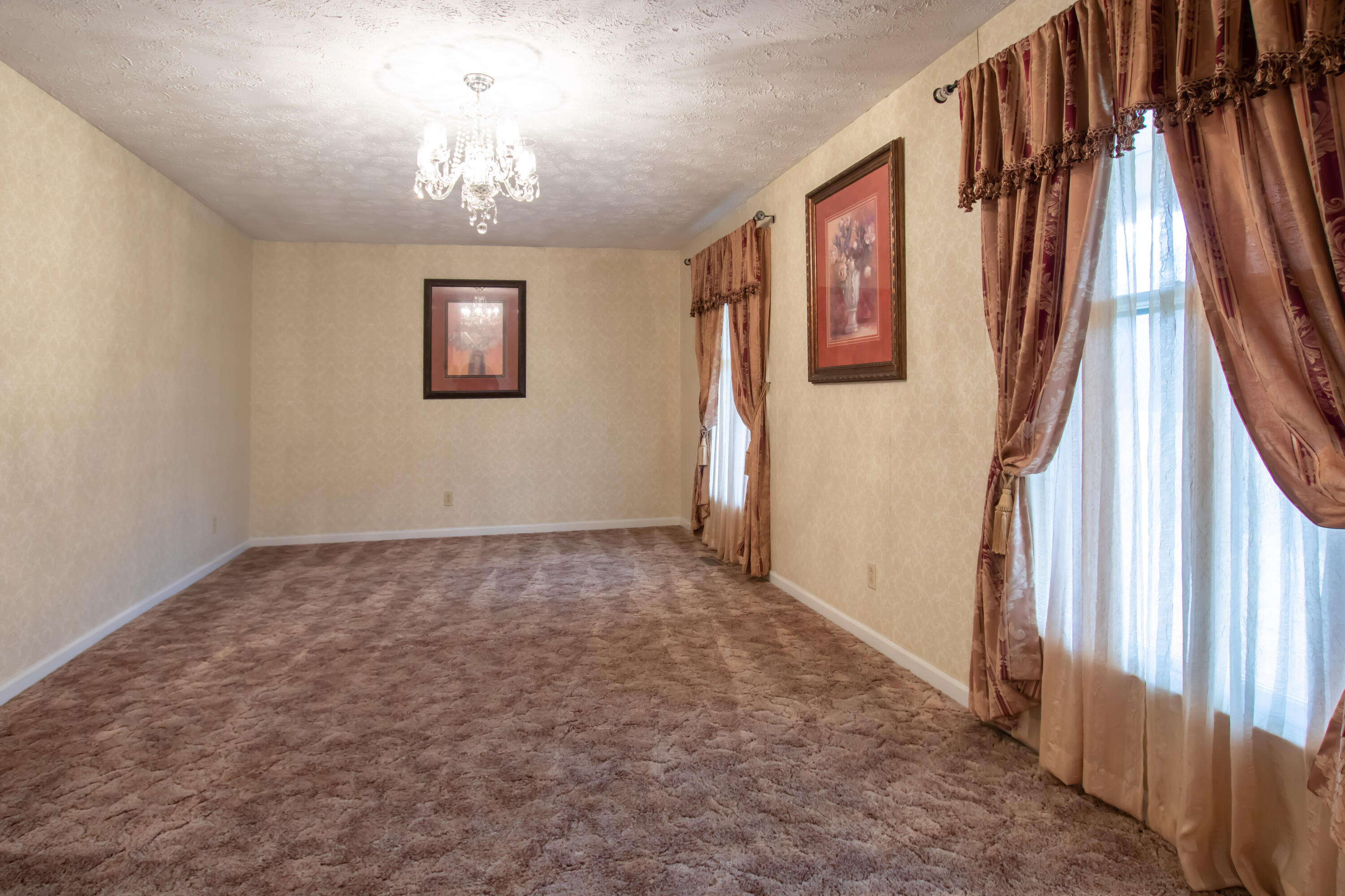 18481 Cleveland Road Abingdon, VA 24211 - Photo 5 of 32 Formal Living Room