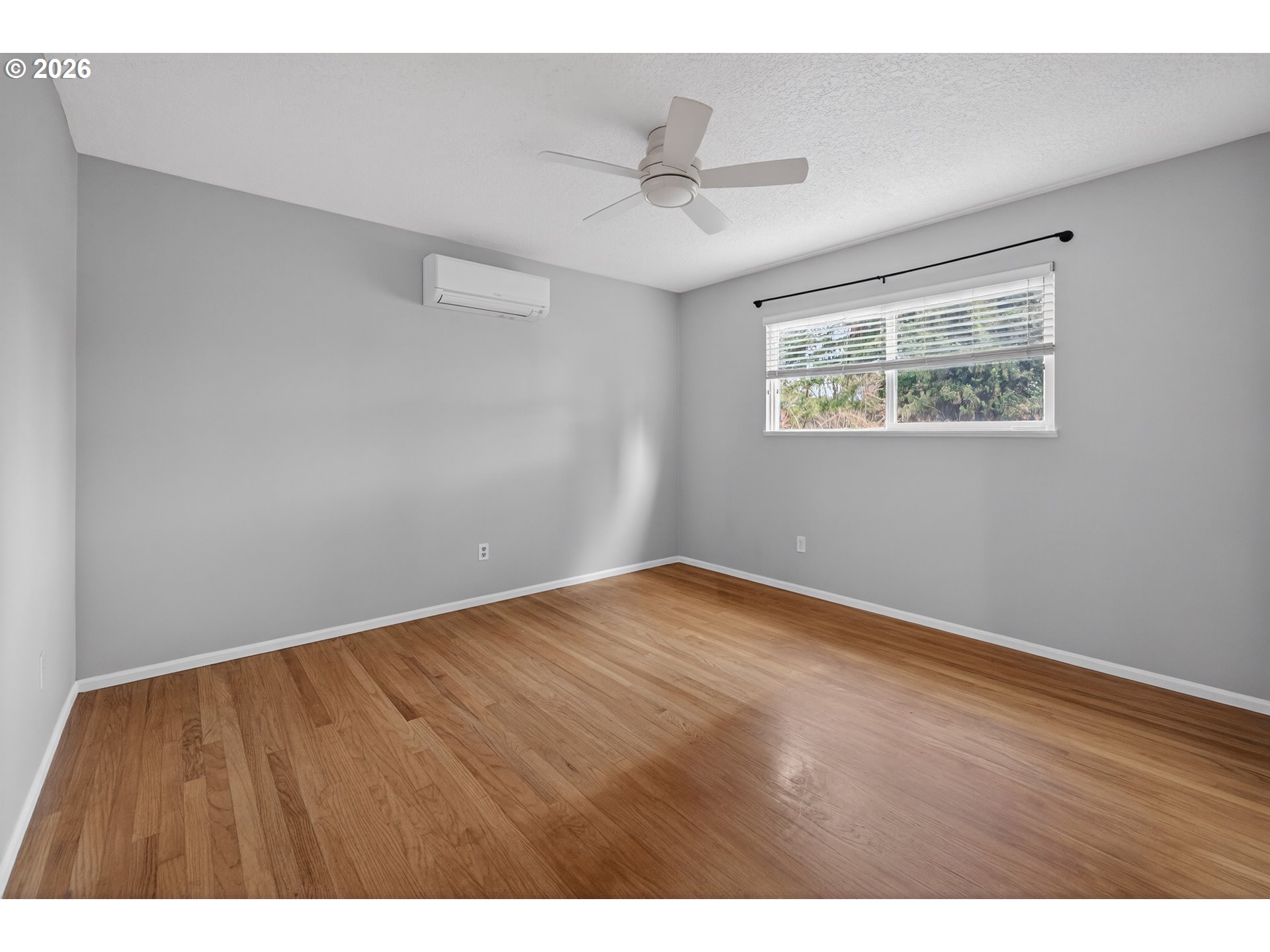 7450 Southwest 101st Avenue Beaverton, OR 97008 - Photo 19 of 37 a view of an empty room with a window