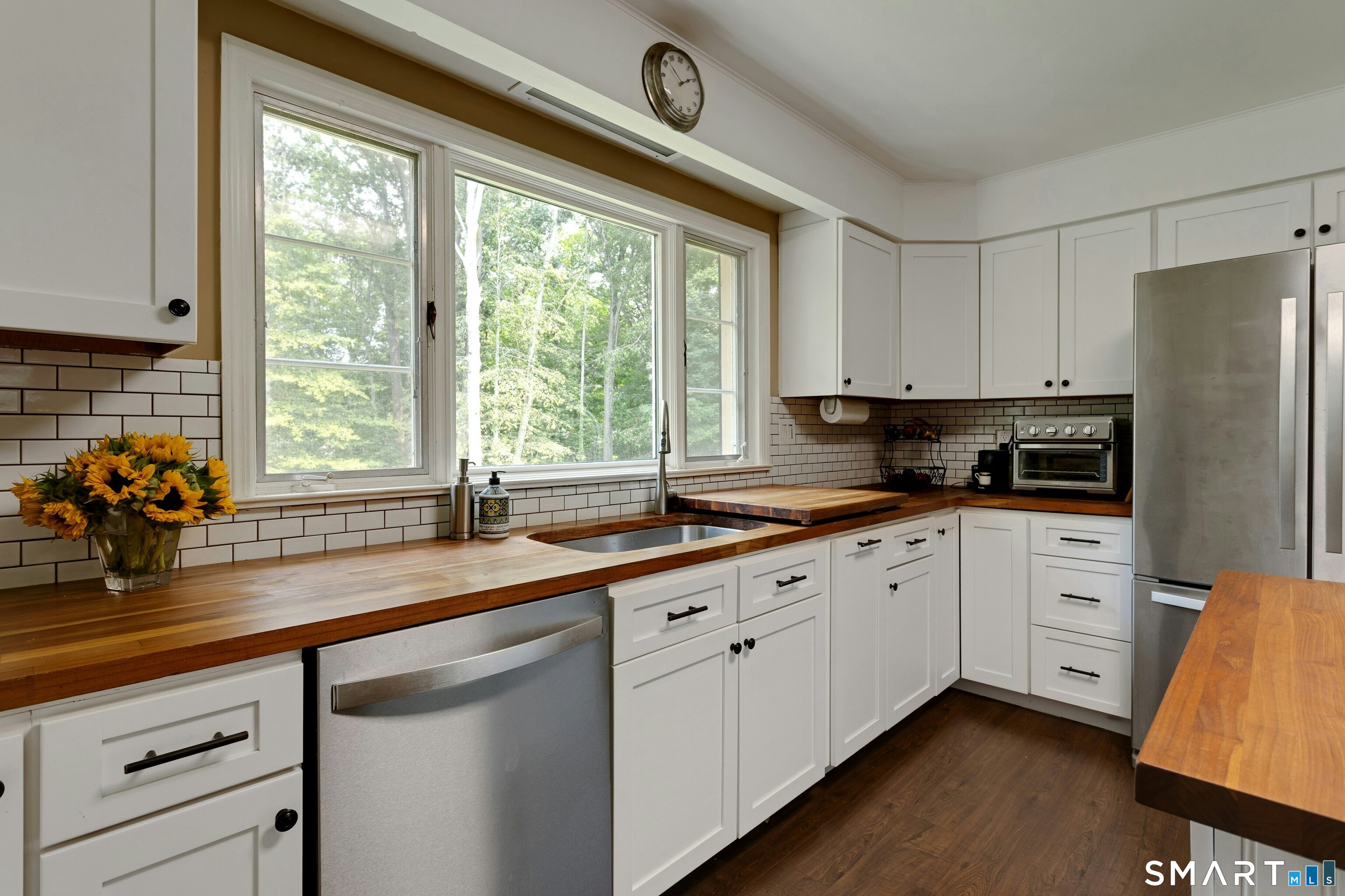 160 Eden Road Stamford, CT 06907 - Photo 11 of 27