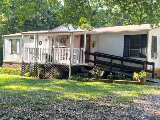 a view of a house with backyard and porch